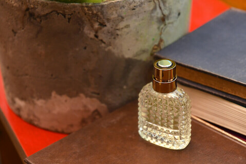 Perfume eau de parfum Hombre- Milan - frasco en la naturaleza - NUYEK