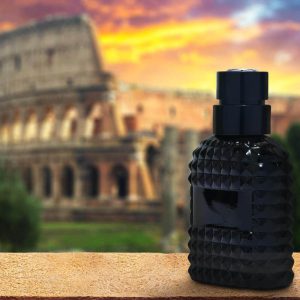 Foto de presentacion del perfume para hombre Roma de NUYEK